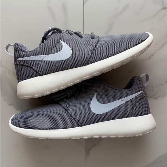 NWT Nike Roshe One sneakers shoes - Picture 6 of 8